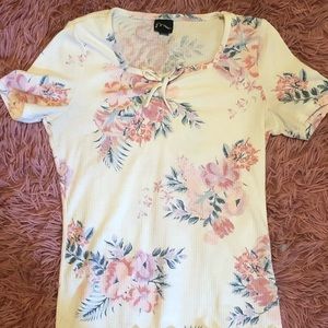 Girls size medium Target Art Class floral shirt sleeve top with scallop hem